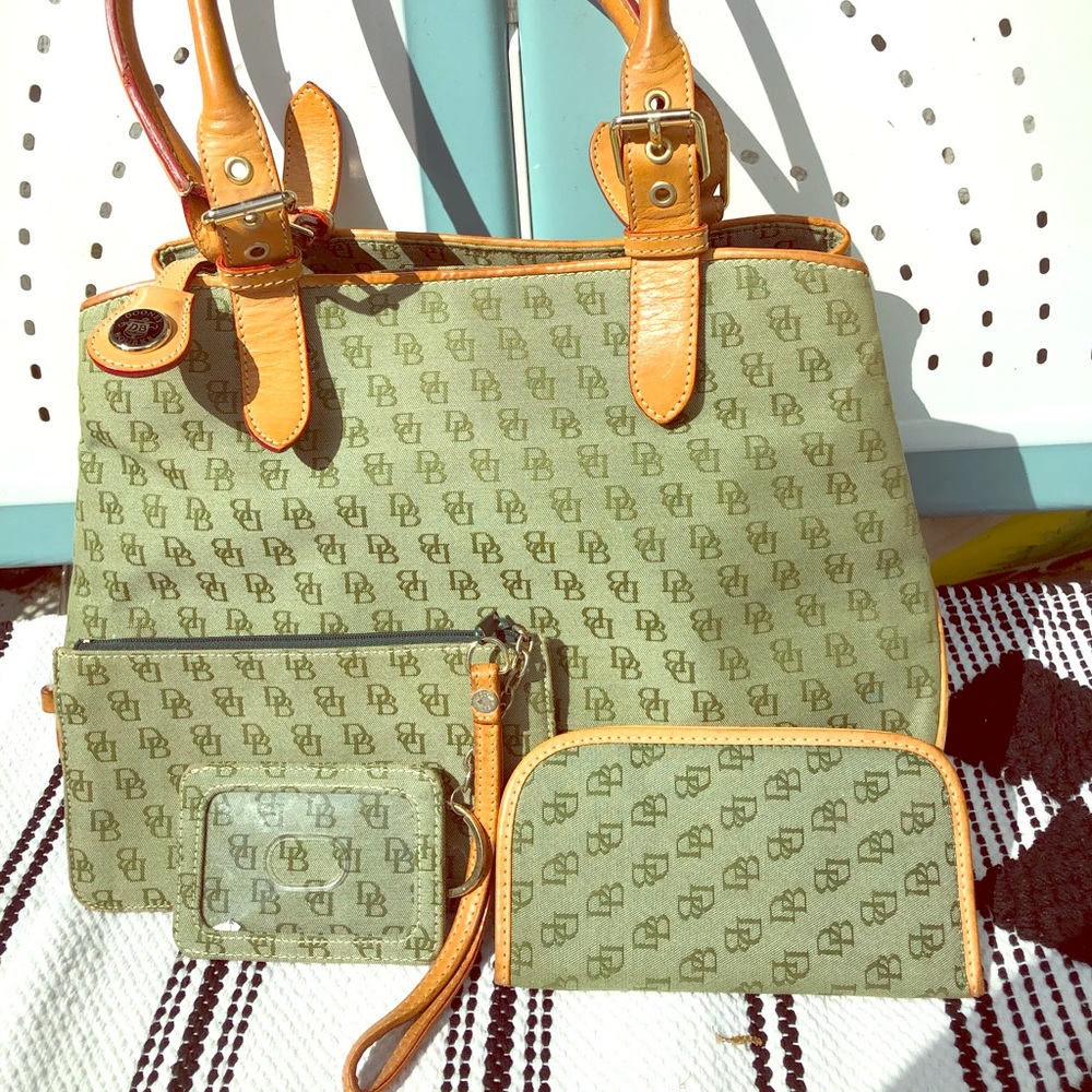 Dooney & Bourke purse with accessories